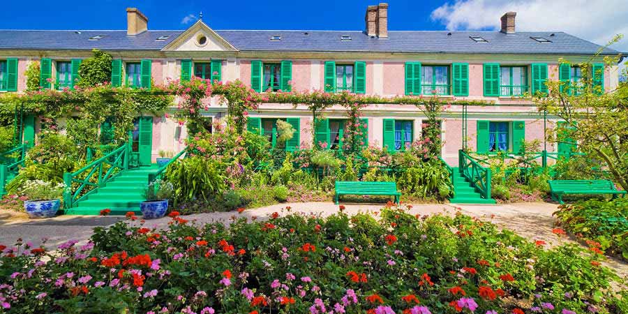 Enjoying the colourful oasis of Monet’s Garden